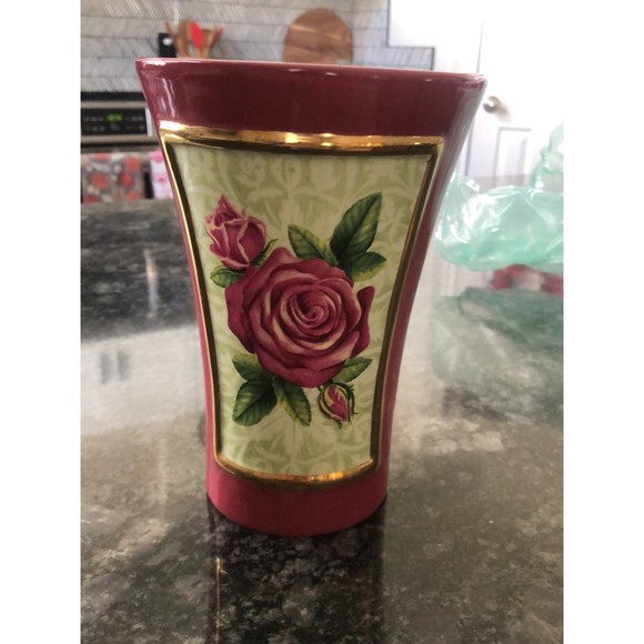 valentine ceramic rose vase 7 inches tall in perfect condition - Picture 1 of 4